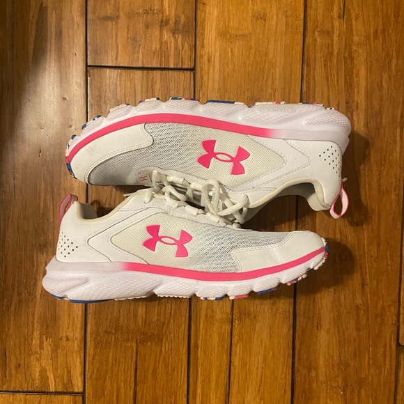 Shoes - Womens under armor running shoes